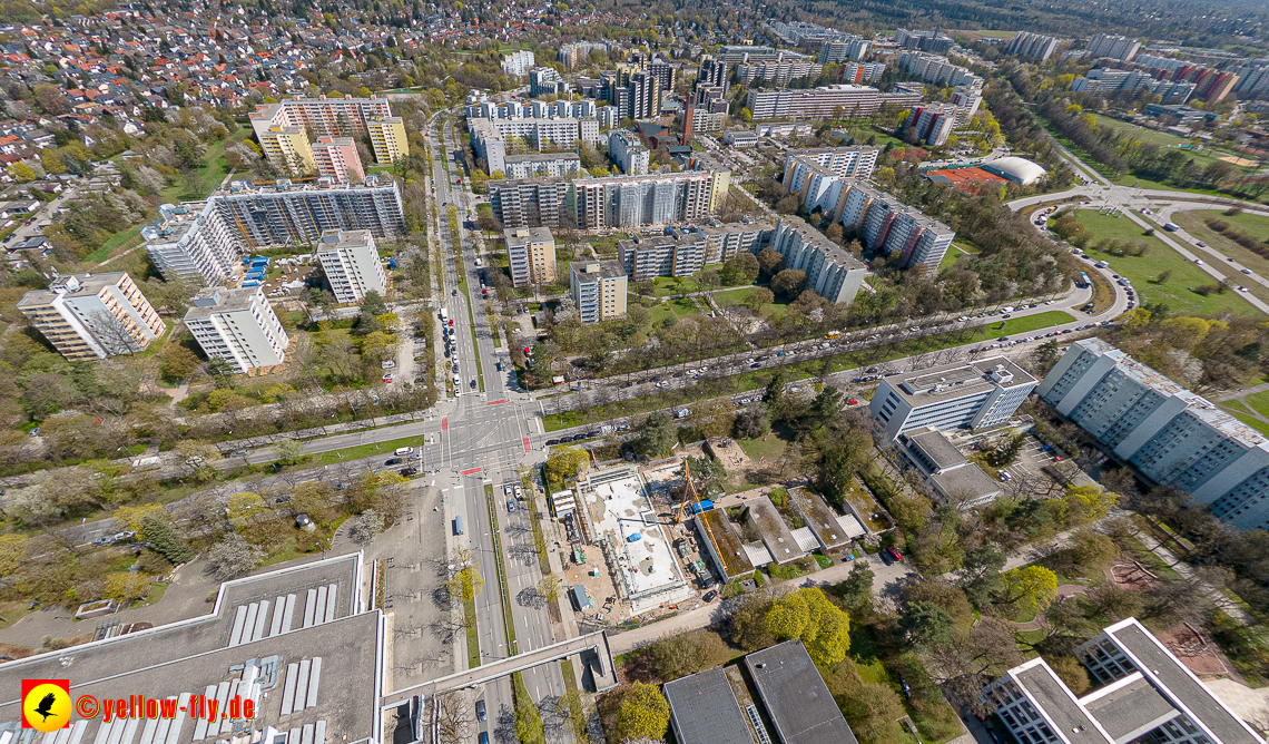 21.04.2023 - Baustelle Fassadensanierung am Karl-Marx-Ring 11-21 in Neuperlach